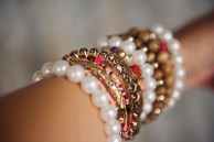 accessory arm beads blur